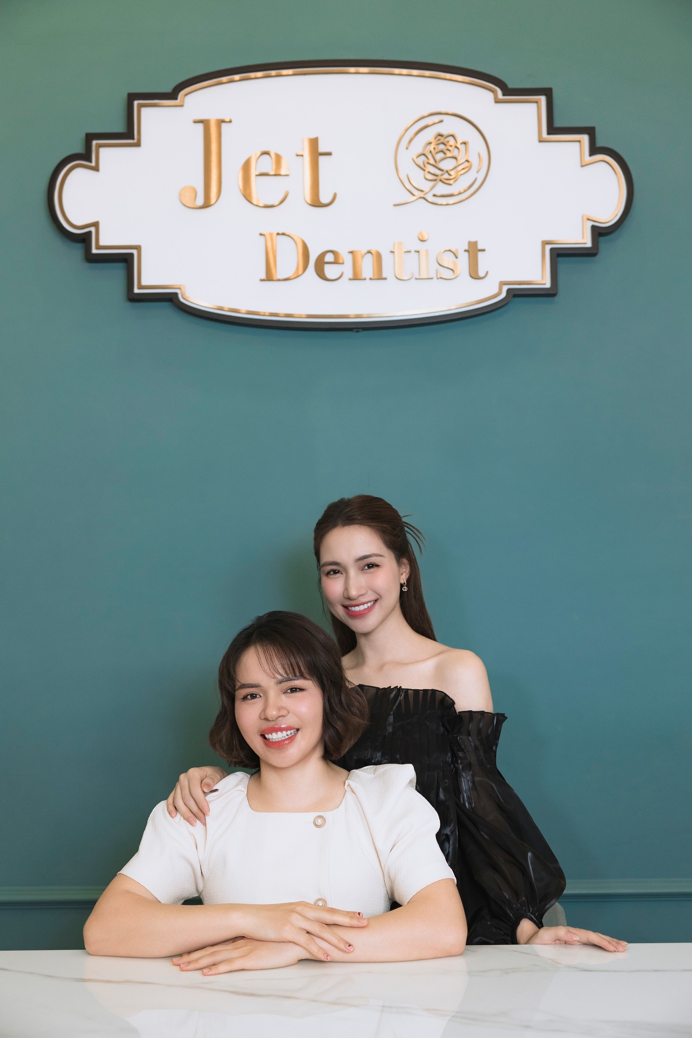 Chị gái Hòa Minzy - chị Nguyễn Thị Hường rạng rỡ với nụ cười mới tại Jet Dentist