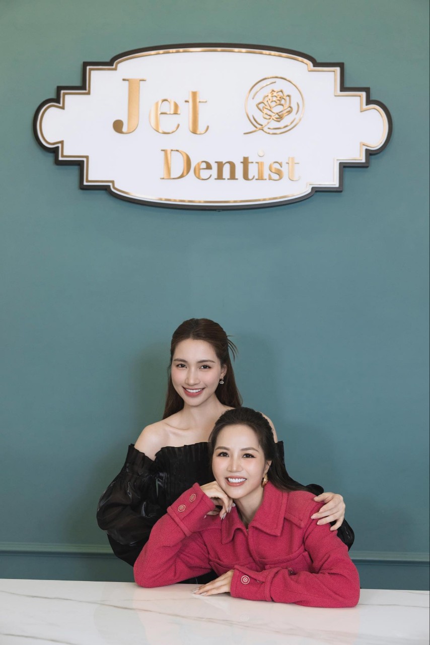 Hòa Minzy và Founder Phương Nguyễn của Jet Dentist