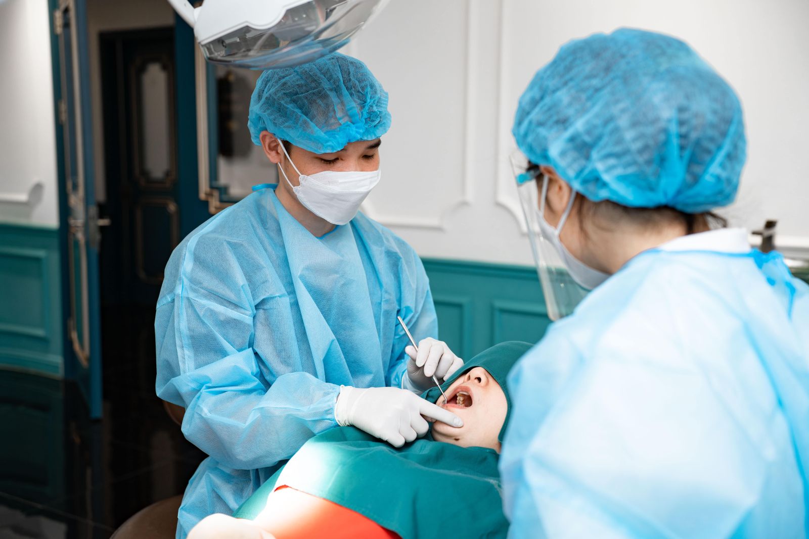 Đội ngũ bác sĩ chuyên môn tại Jet Dentist thực hiện thành công hàng ngàn ca cấy ghép Implant mỗi năm