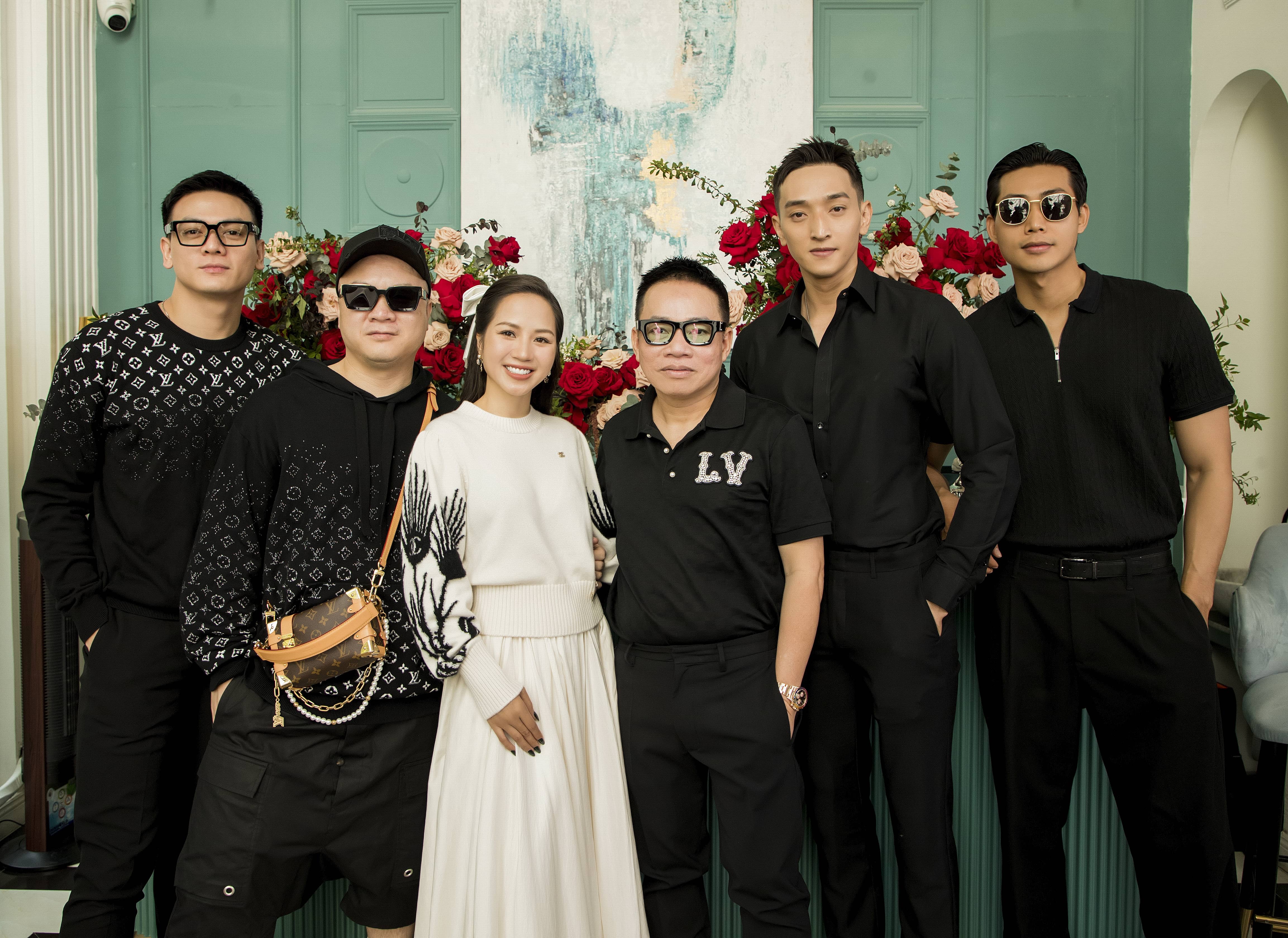 Founder Phương Nguyễn cùng Team SIXDO và Bộ đôi siêu mấu Long Lê - Hữu Long