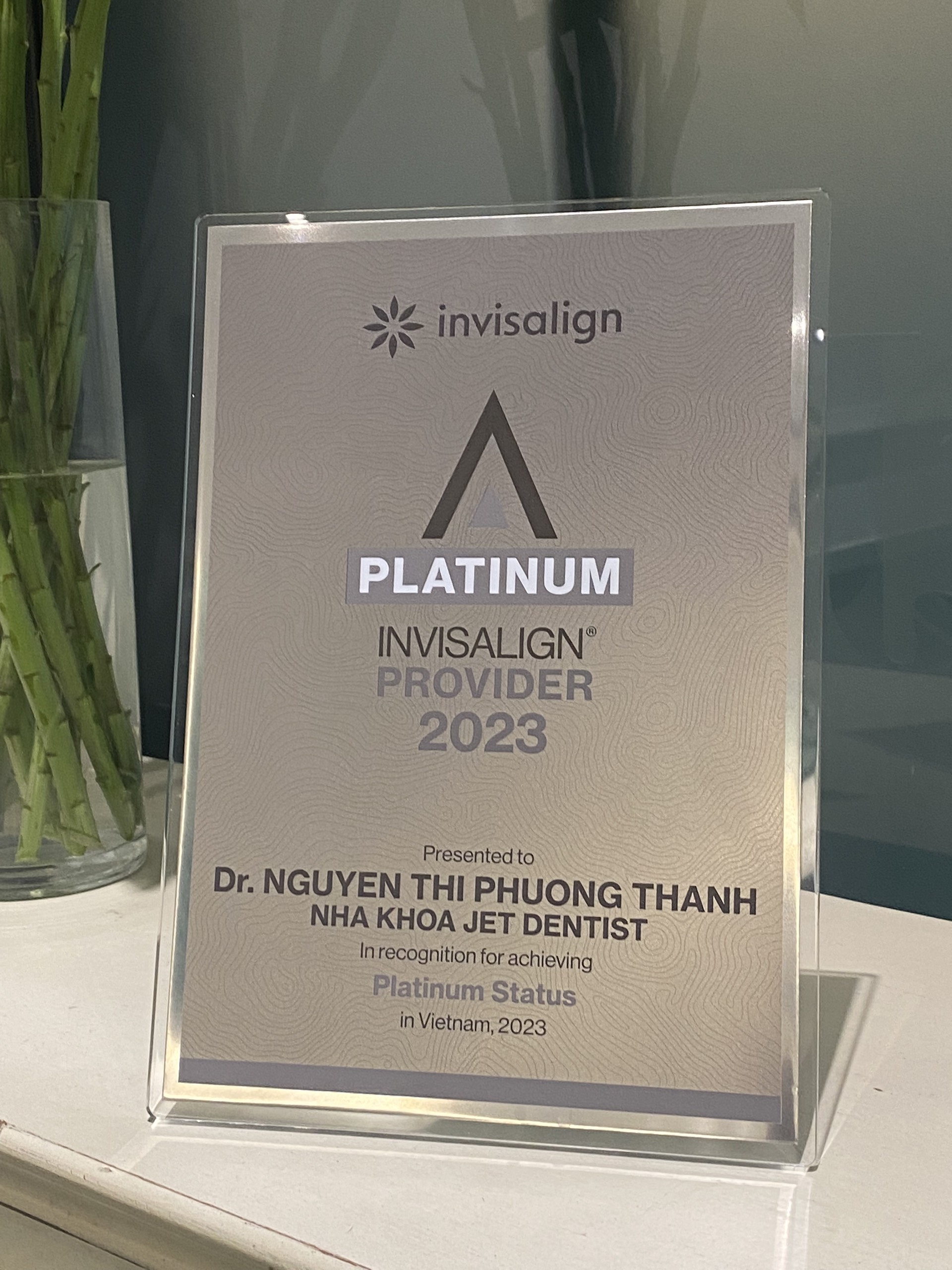 Bác sĩ Phương Thanh được trao danh hiệu INVISALIGN PLATINUM PROVIDER
